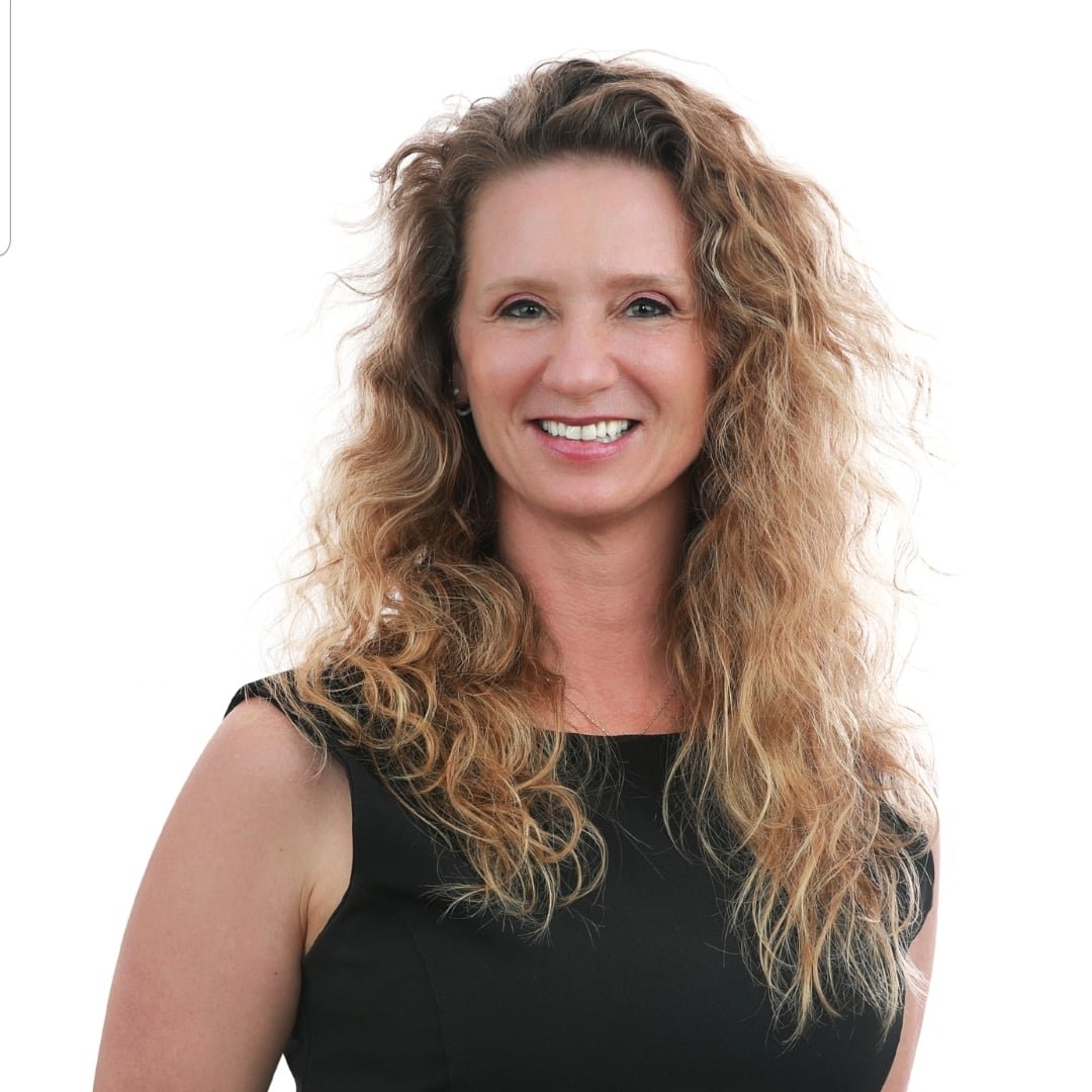 פיי דולב - פרופיל מקצועי